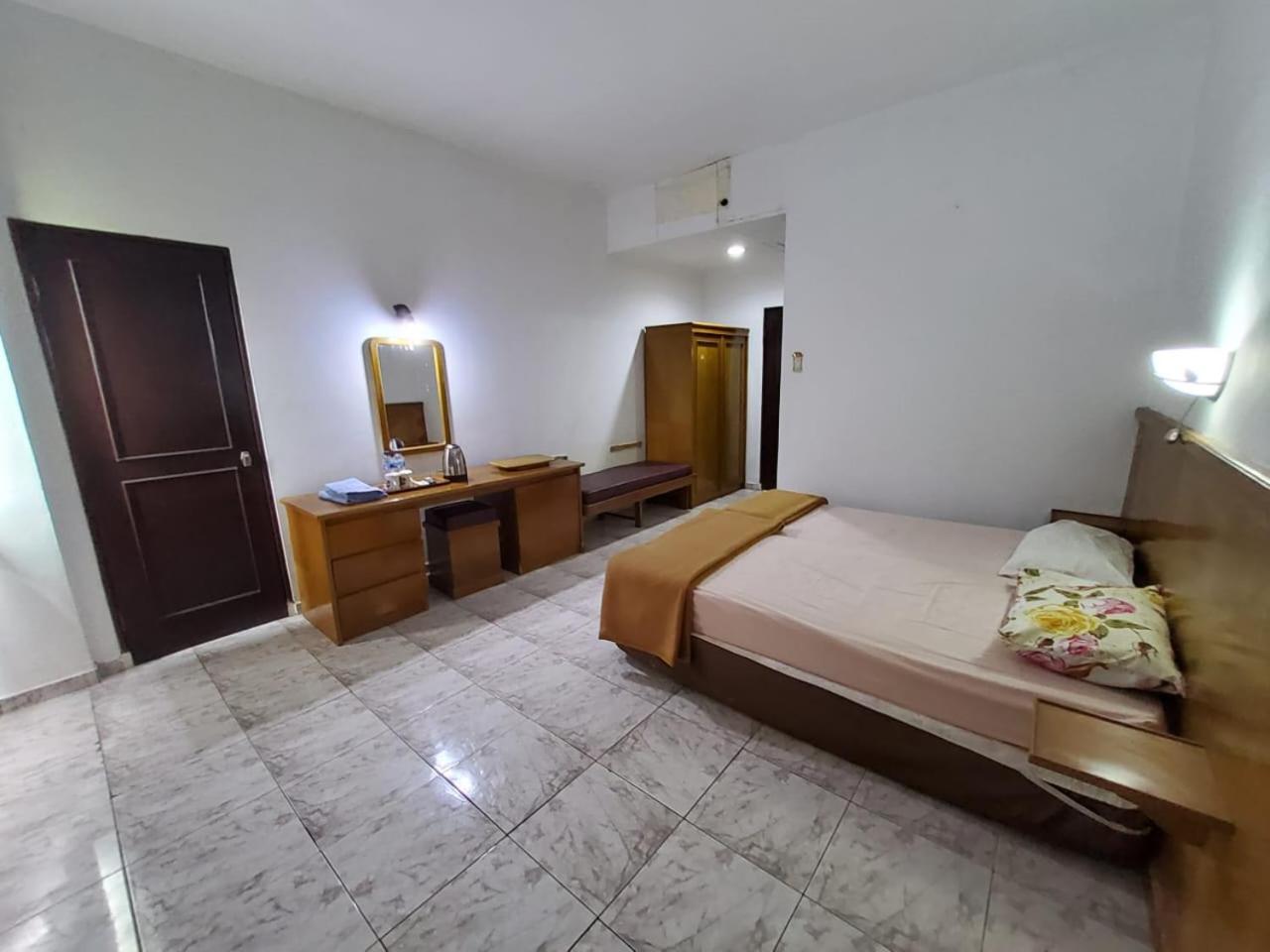 Hotel Kumala Samudra Cikakak Экстерьер фото
