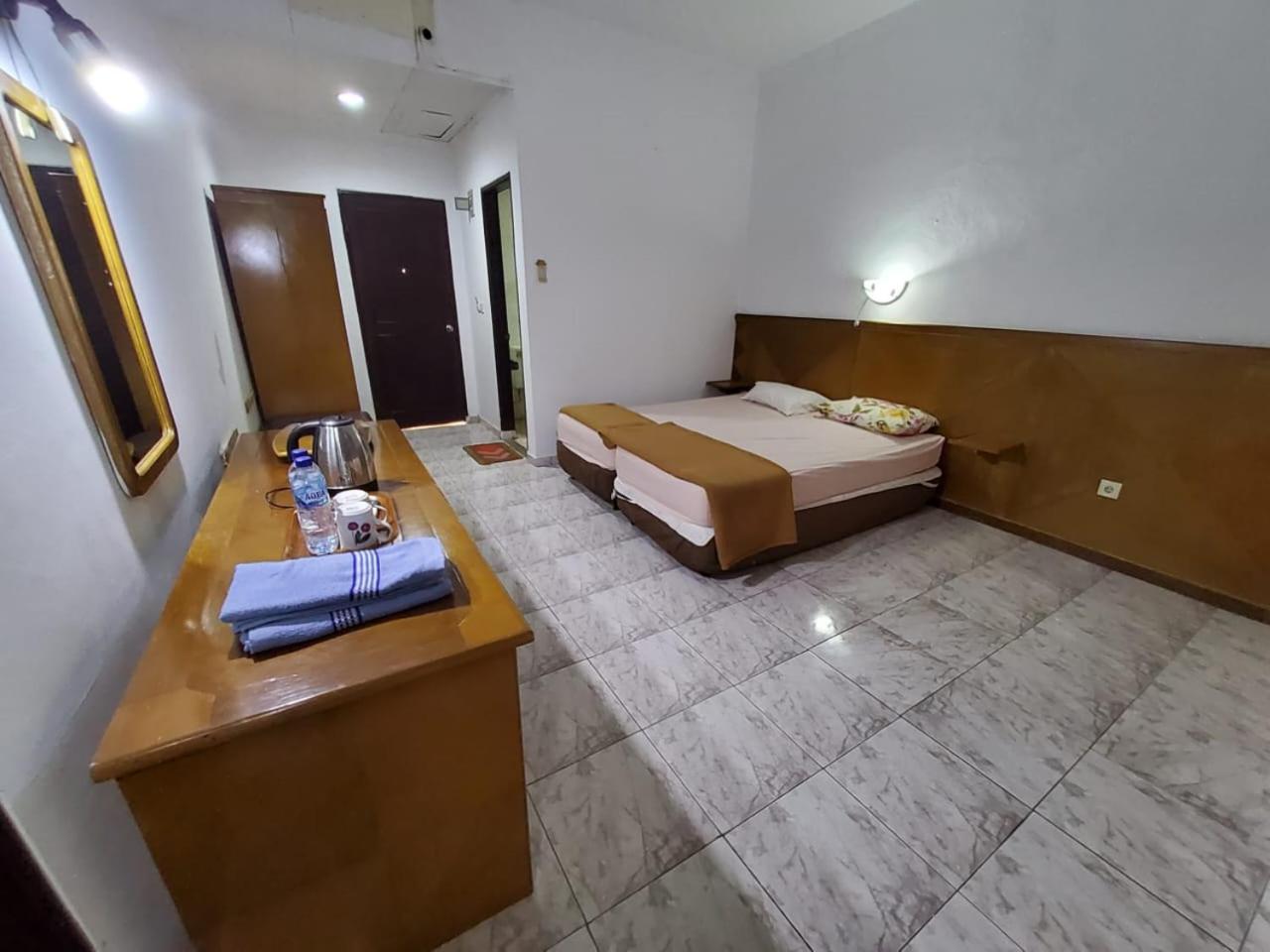 Hotel Kumala Samudra Cikakak Экстерьер фото