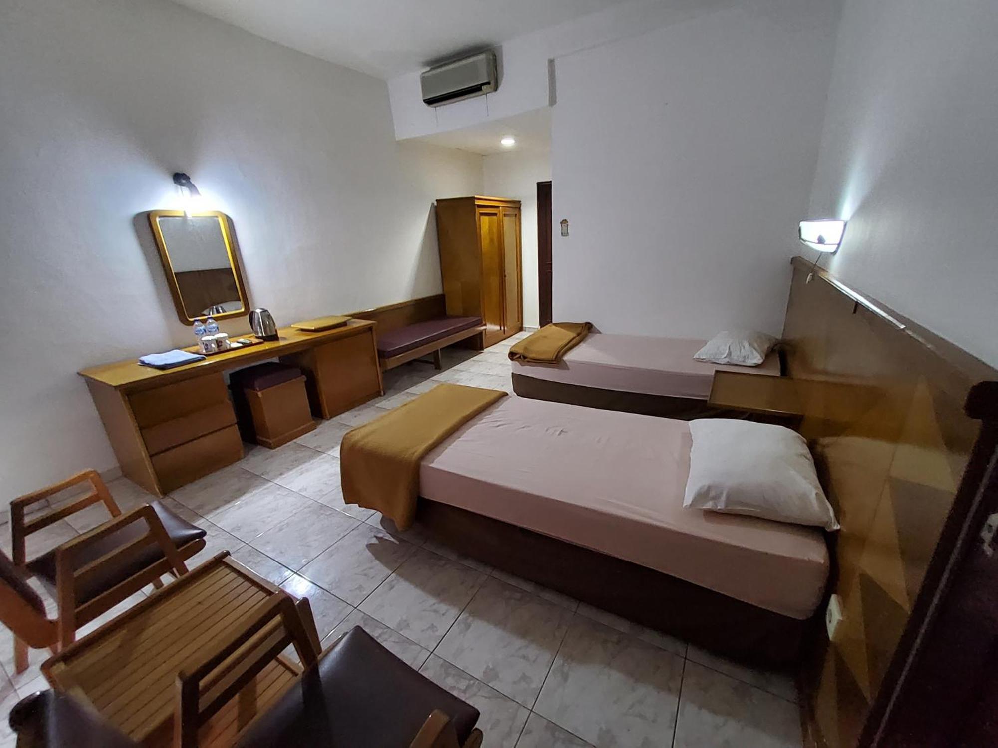 Hotel Kumala Samudra Cikakak Экстерьер фото