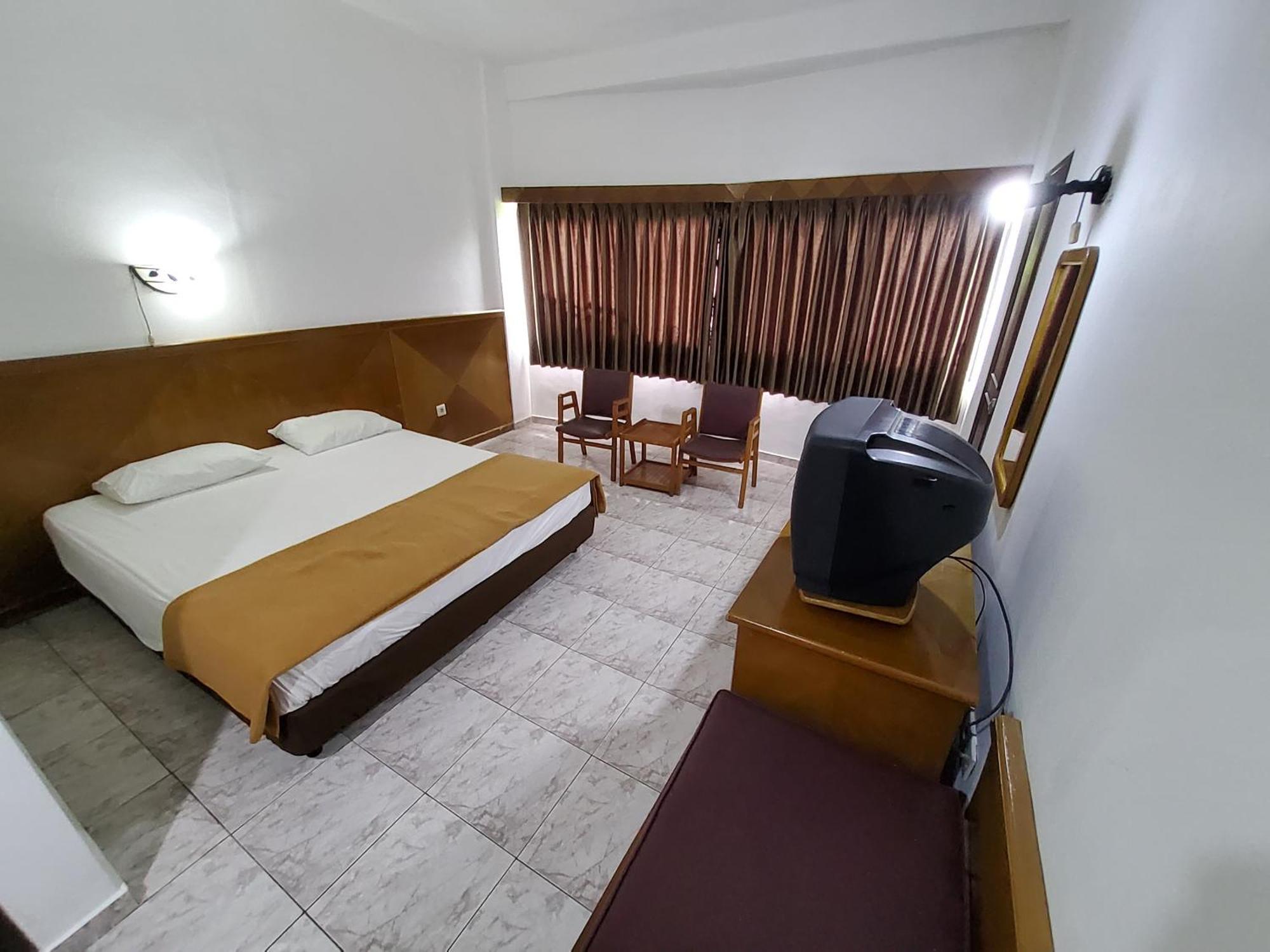 Hotel Kumala Samudra Cikakak Экстерьер фото