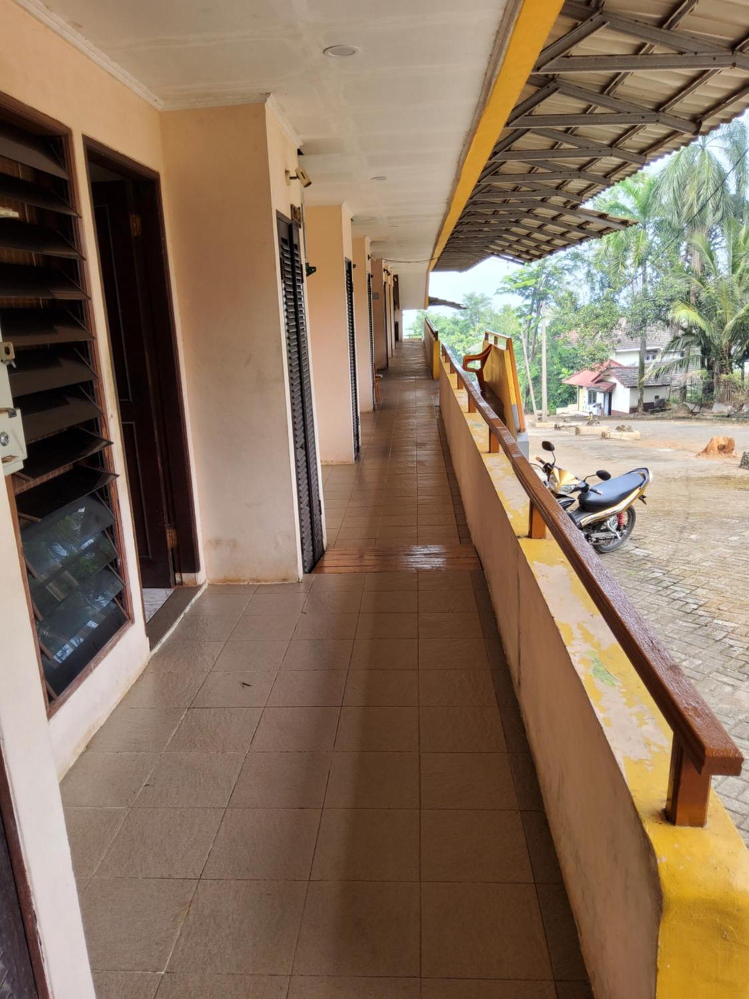 Hotel Kumala Samudra Cikakak Экстерьер фото