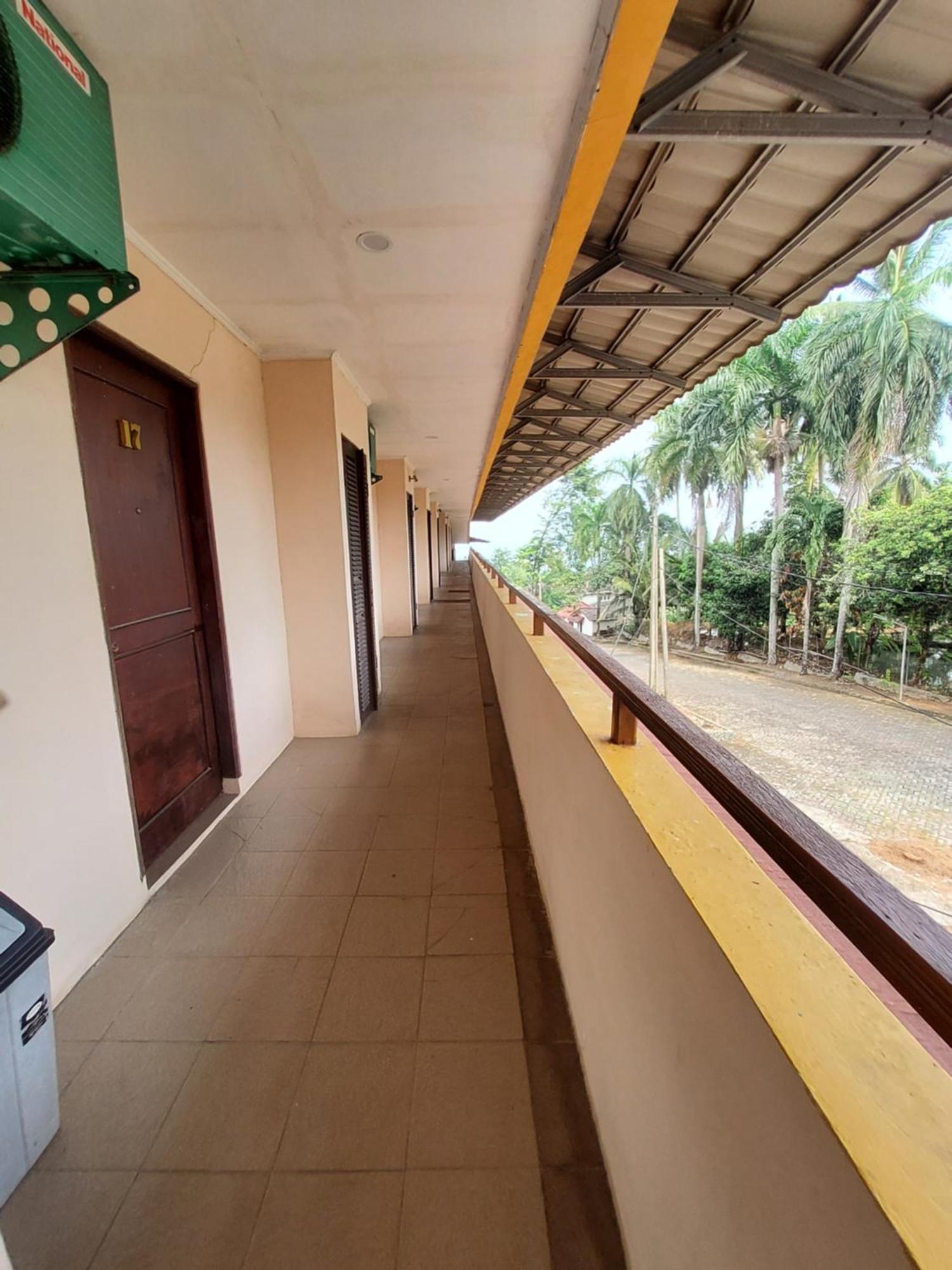 Hotel Kumala Samudra Cikakak Экстерьер фото